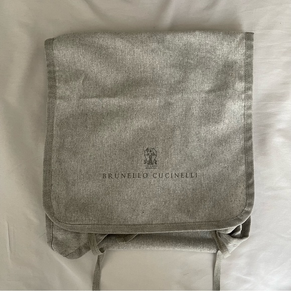Brunello Cucinelli Garment Bag – Luxury Travel and Storage Solution - Picture 5 of 7